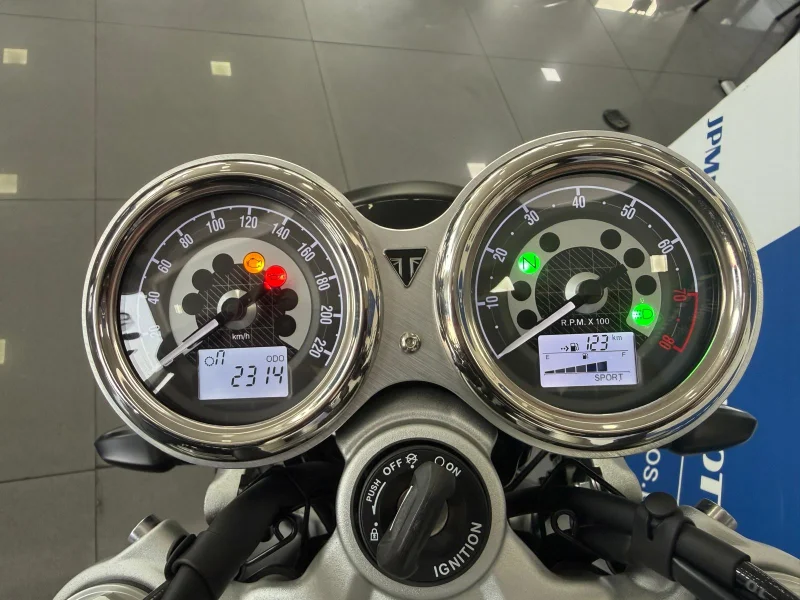 TRIUMPH SPEED TWIN 1200